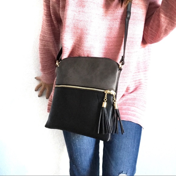 Handbags - NWT Vegan Leather Color Blocked Crossbody Purse